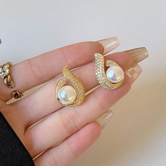 Pearl White Stud Earring