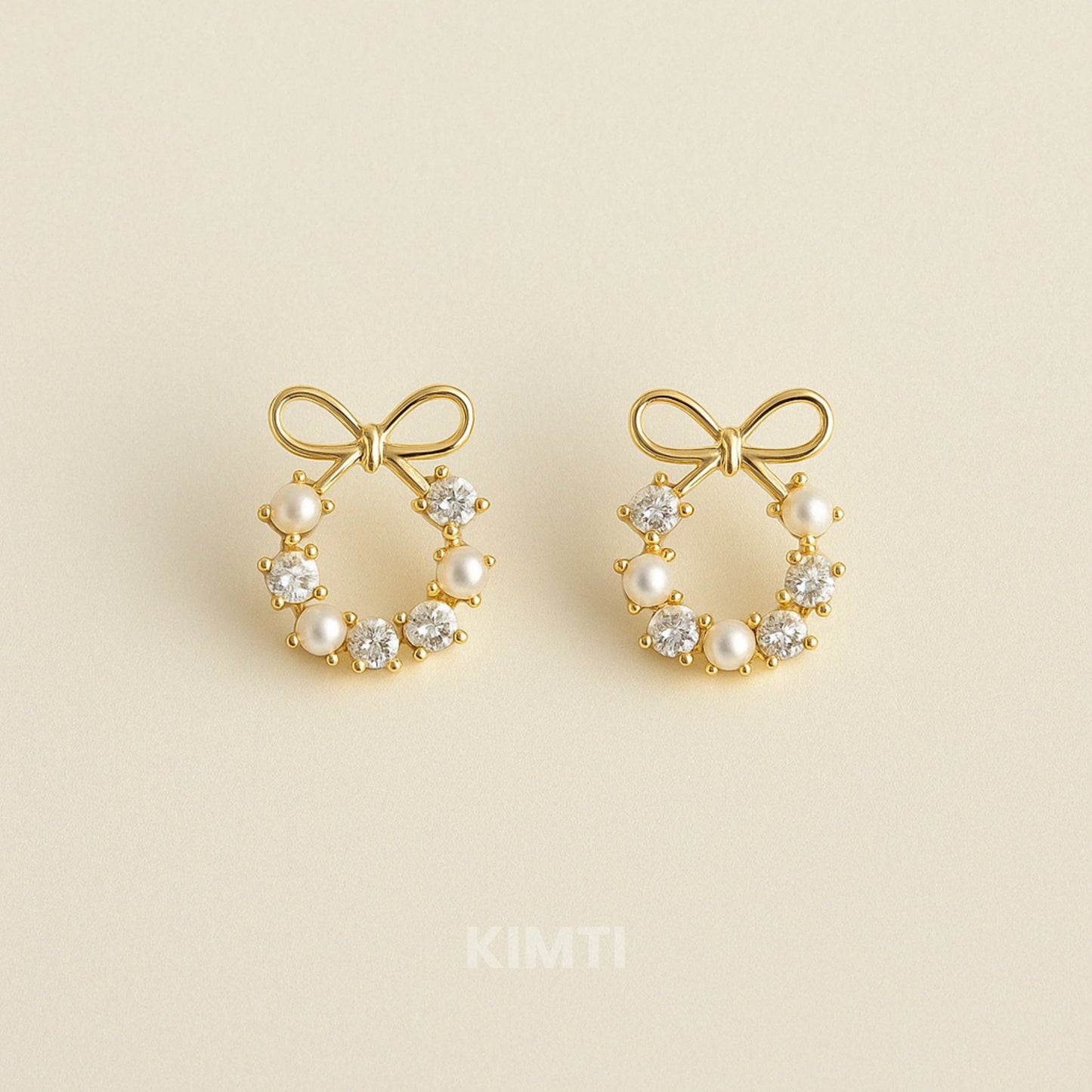 Business Chic White Pearls Stud Earring