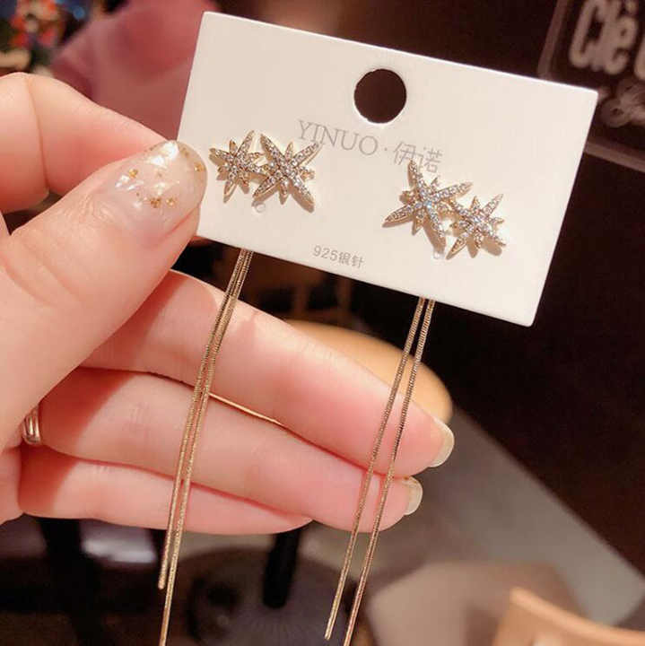 Dazzling Gold Dangler Earring
