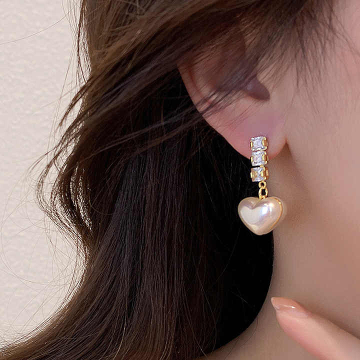 Aurora Pearl Heart Dangler Earring