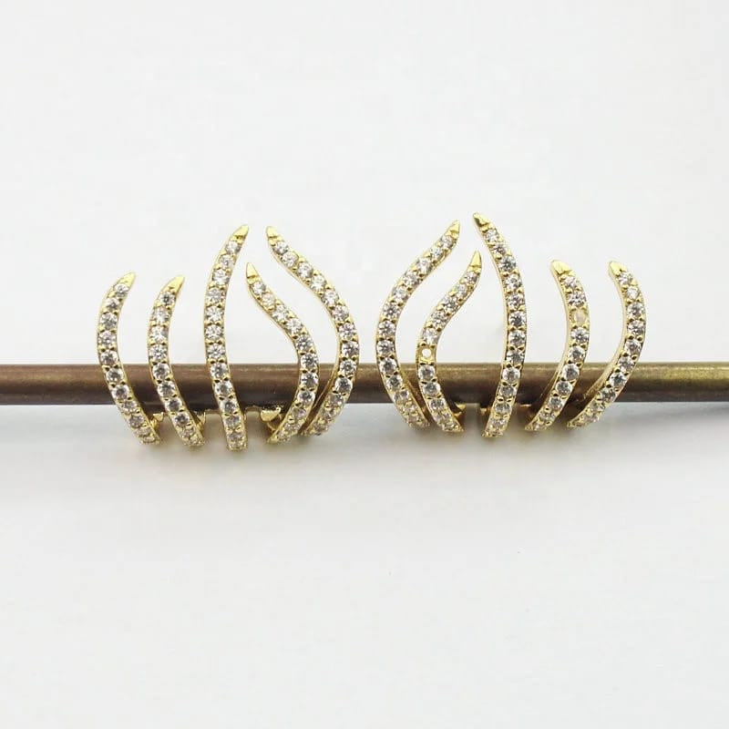 Adorable Claws Golden Stud Earring