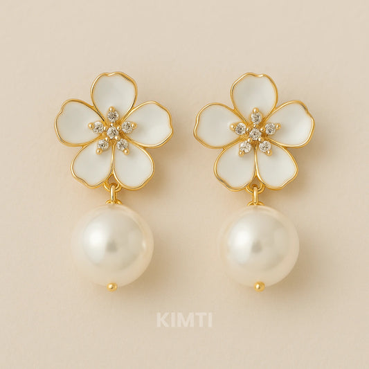 Flower pearls. Earrings