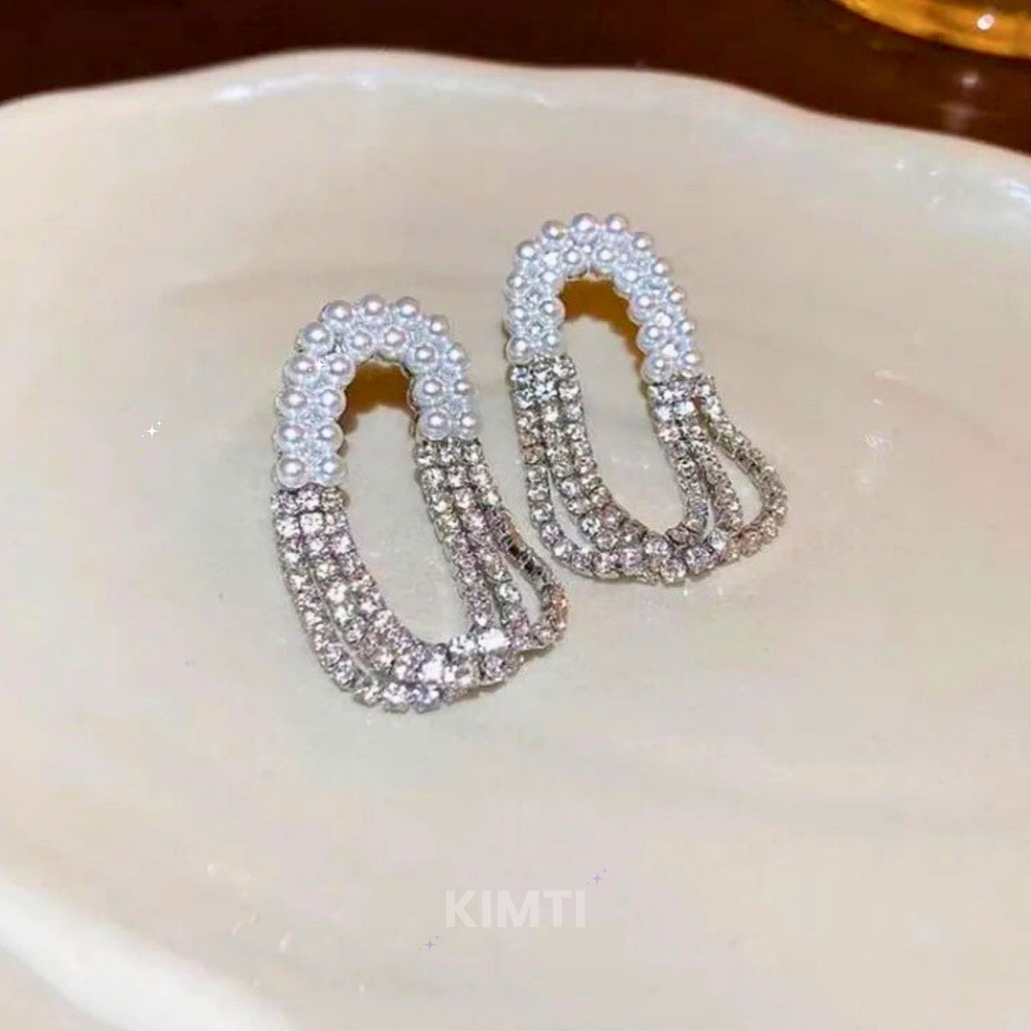 Silver Queen Charlotte Dangler Earring