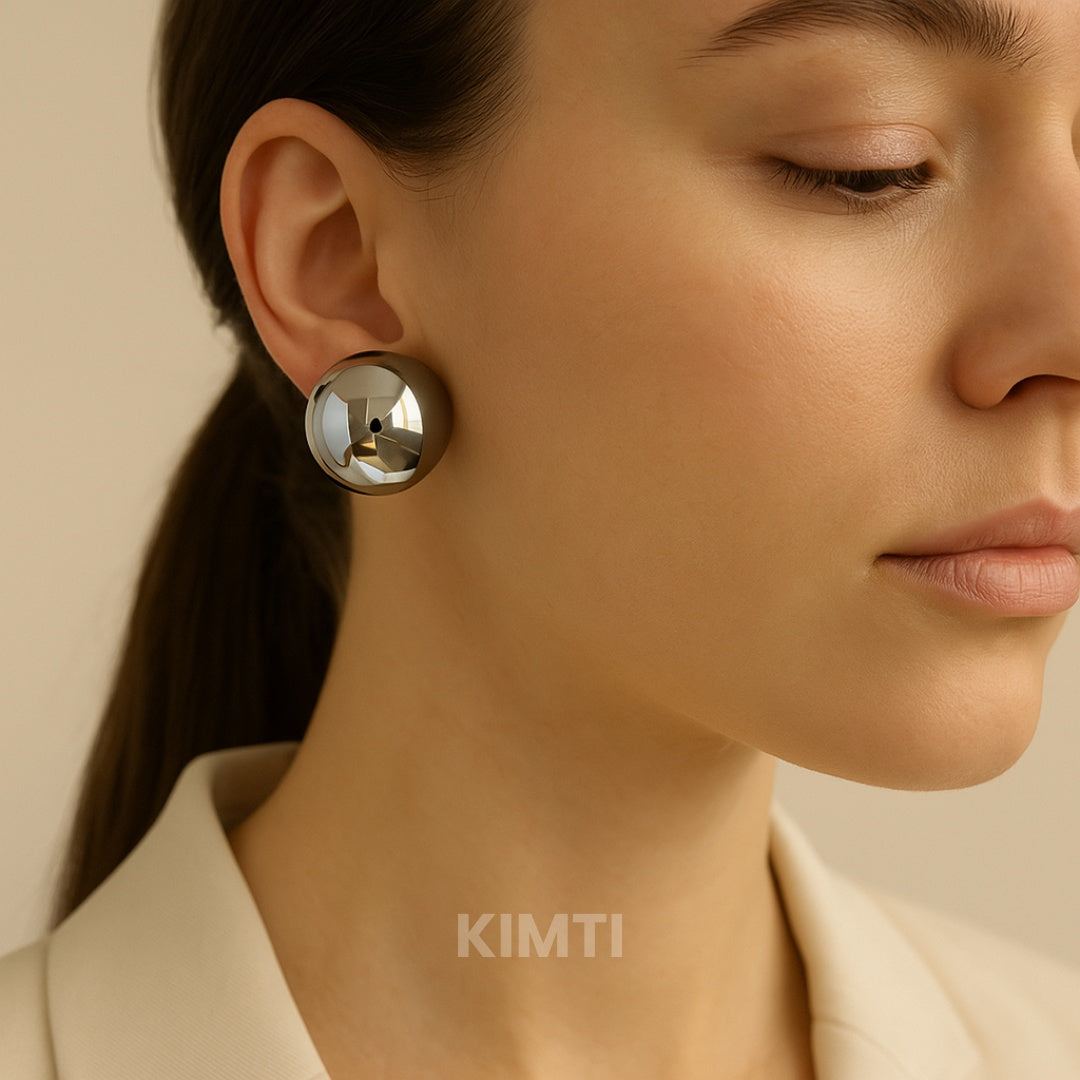 Devil Wears Prada Black Stud Earring — Buy Any 5 for Rs. 599