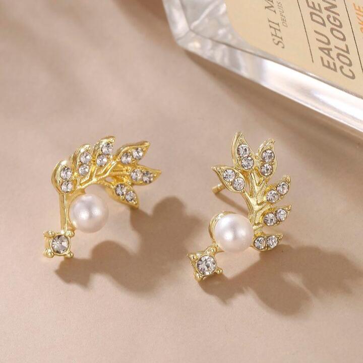 Silken Shimmer Silver Stud Earring